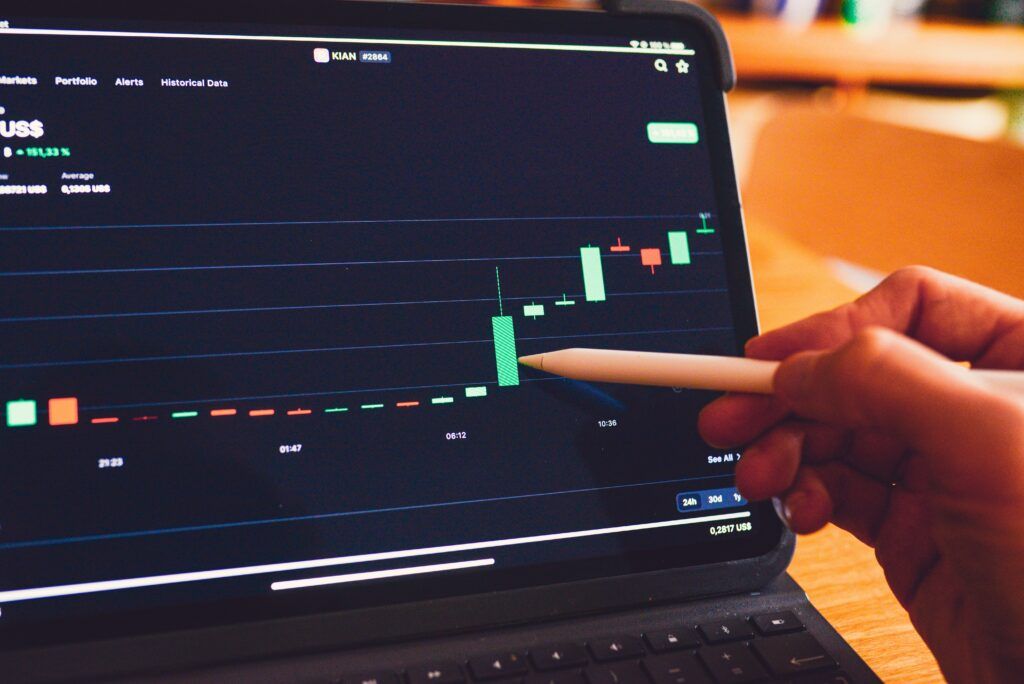 Cashing In on the USD Surge: A Trader's Guide to Long-Term Opportunities and Powell's Hawkish Signals